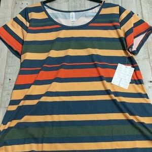 *BRAND NEW*LuLaRoe Large Classic T